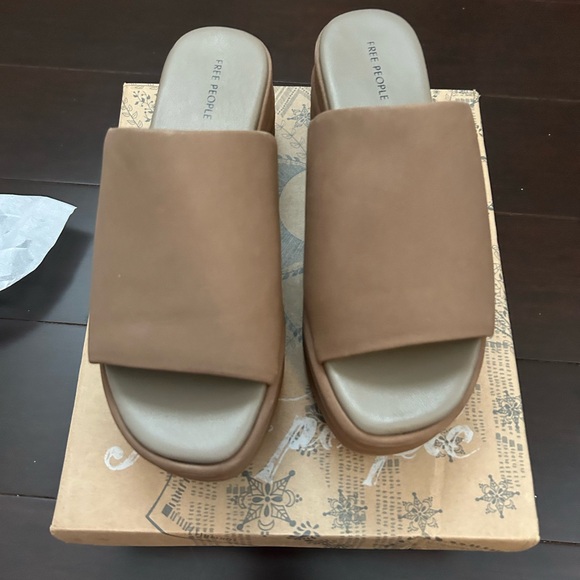 Free people harbor platform sandals in Fawn grey size 37 (size 7) - Picture 6 of 6